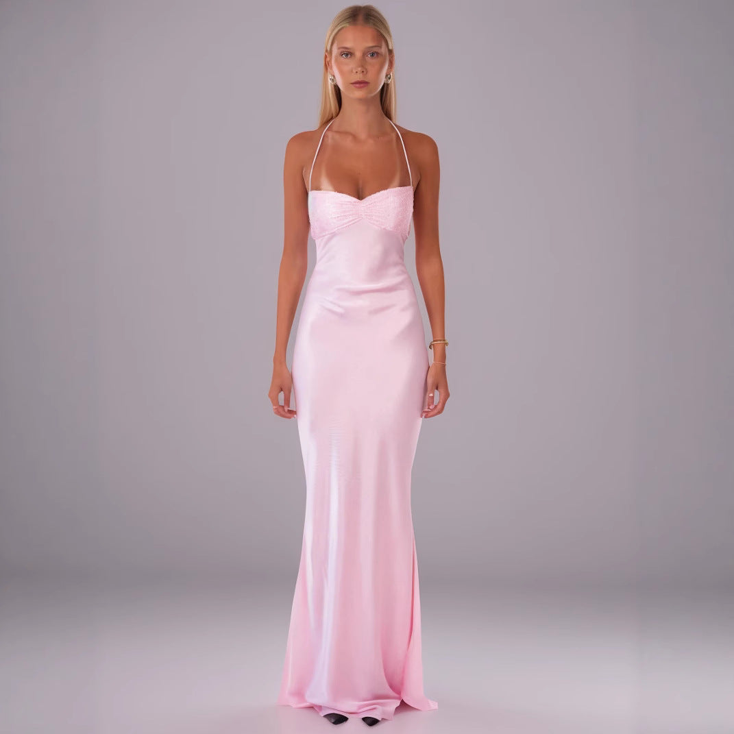 ROBE AJUSTÉE DOS NU HALO EN SOIE ROSE POUDRE