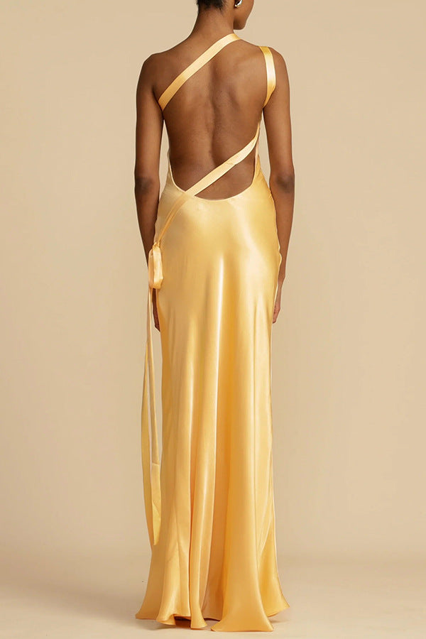 Robe élégante à une épaule