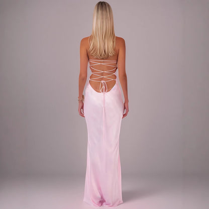 ROBE AJUSTÉE DOS NU HALO EN SOIE ROSE POUDRE