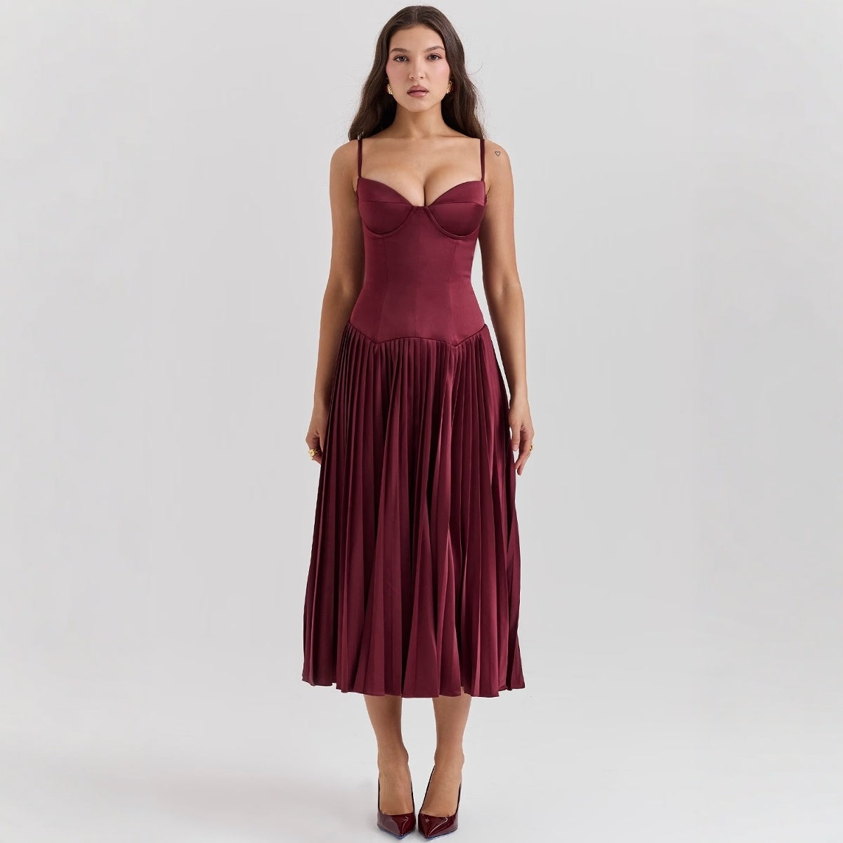 Robe élégante en satin plissé Crimson Muse™