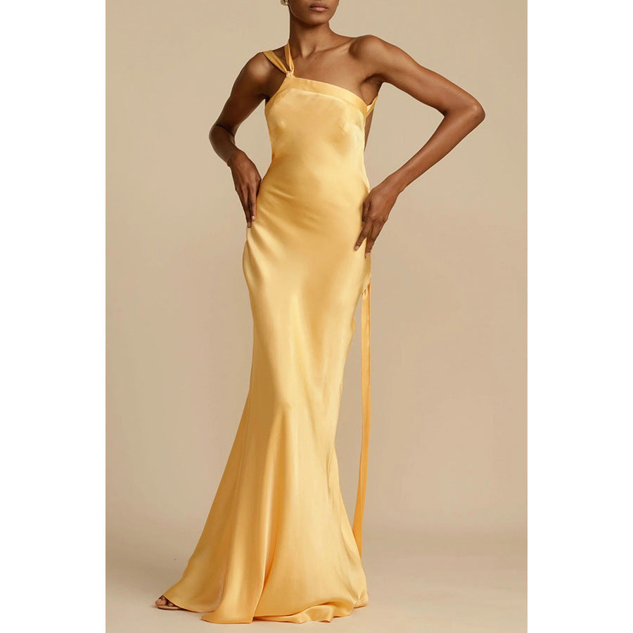 Robe élégante à une épaule
