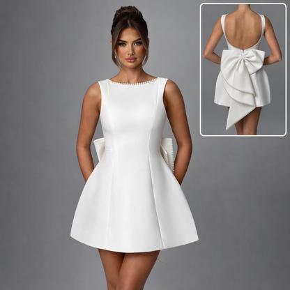 Robe courte PearlaMuse™ à dos noué