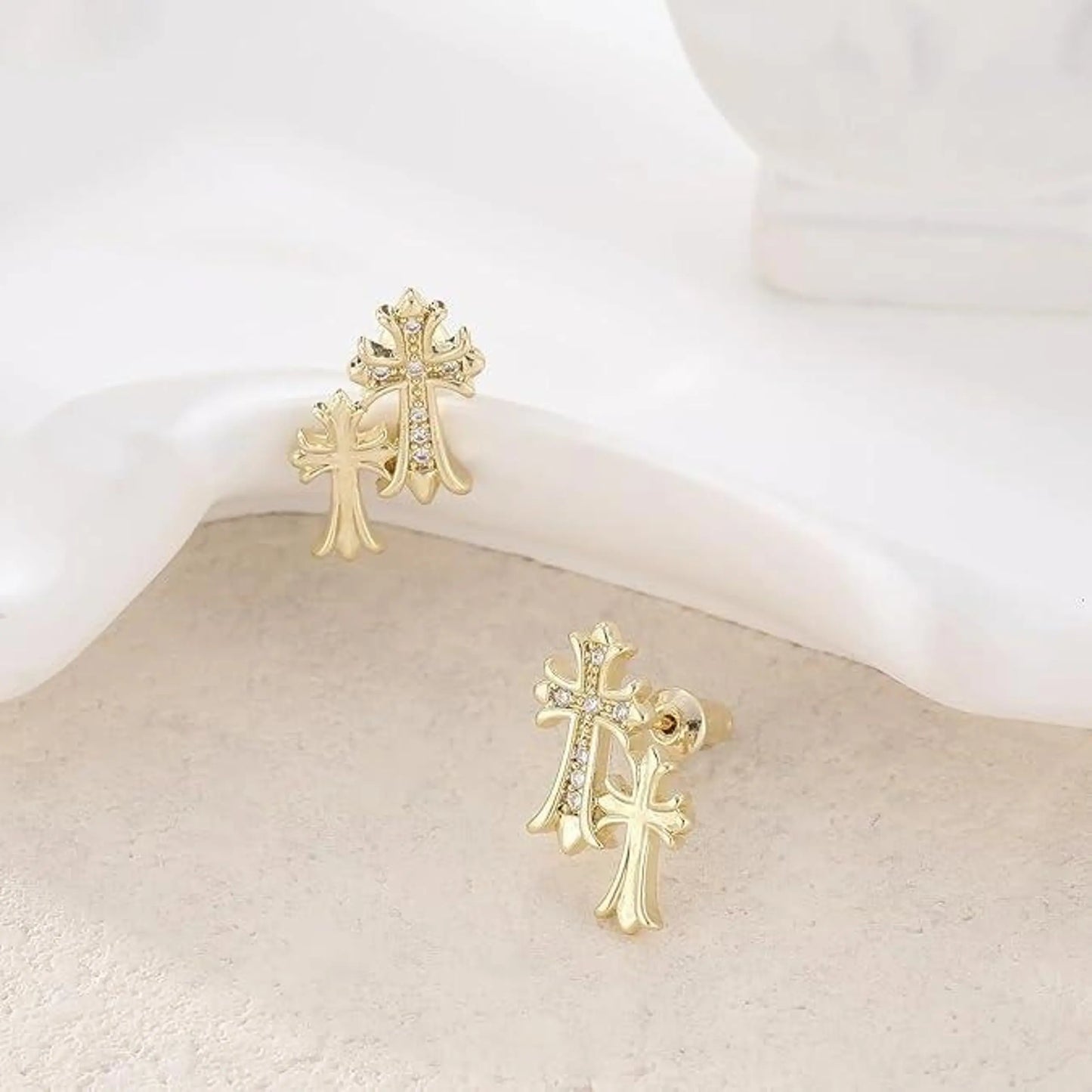 Boucles d'oreilles clous Divina Croix